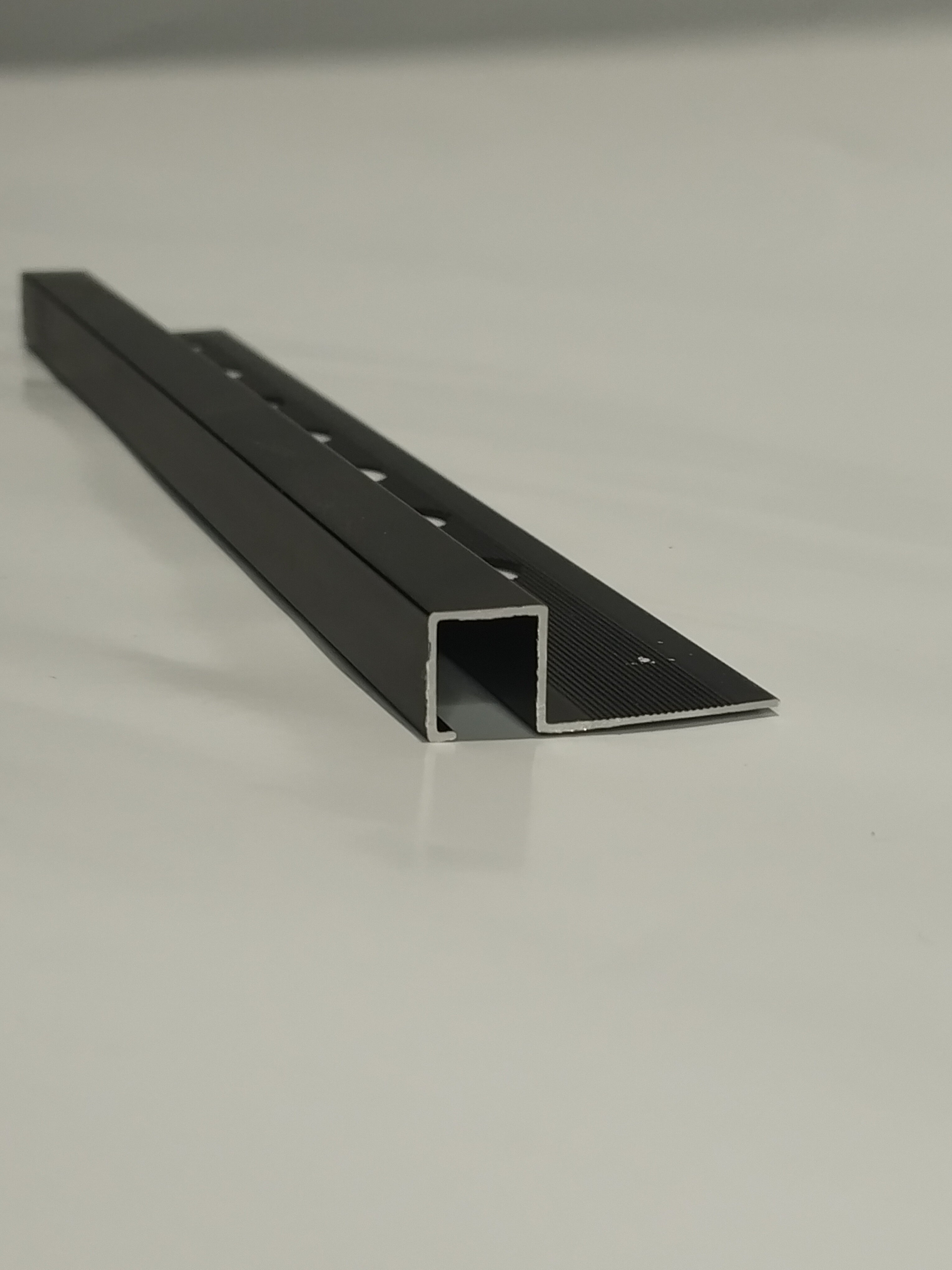 TP Xby-F28 Blk Aluminium Square Edge Trim 12mm