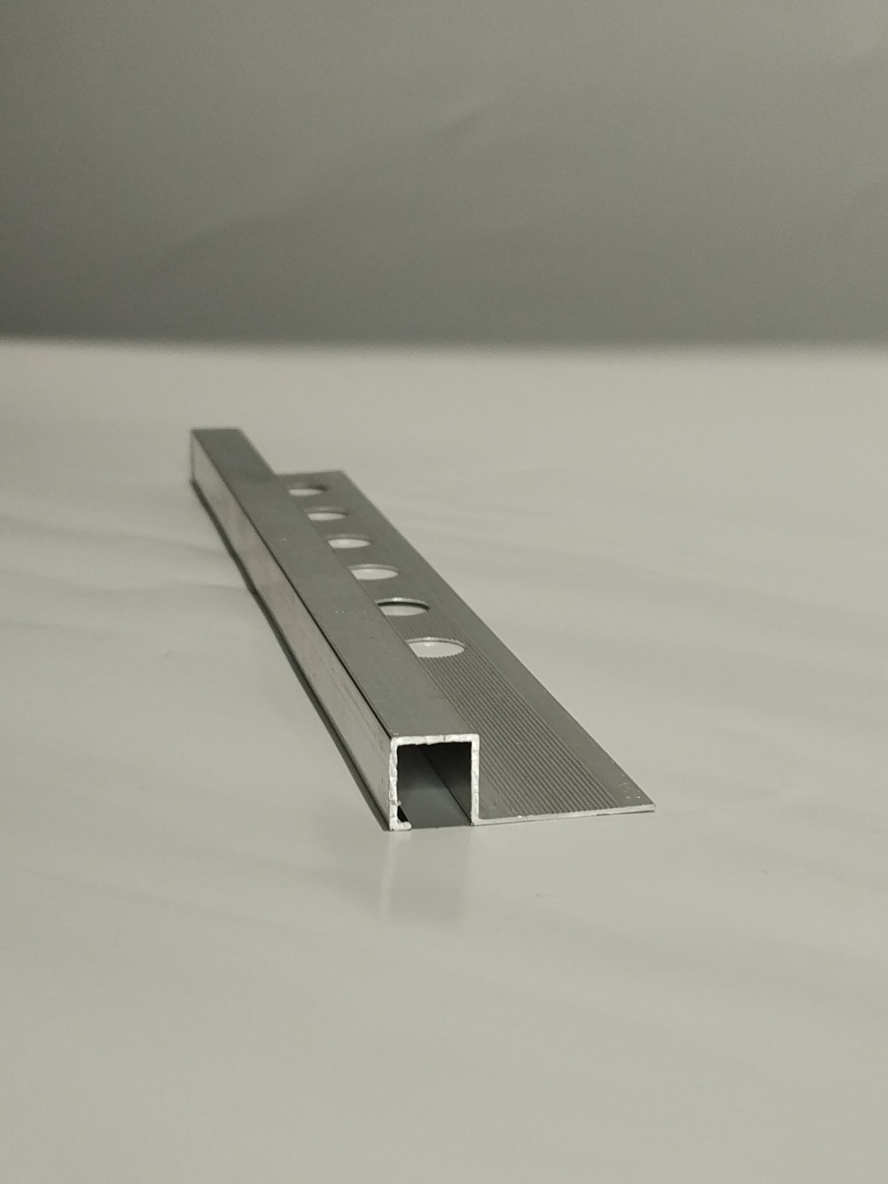 TP Xby-01A Nat Aluminium Square Edge Trim 10mm