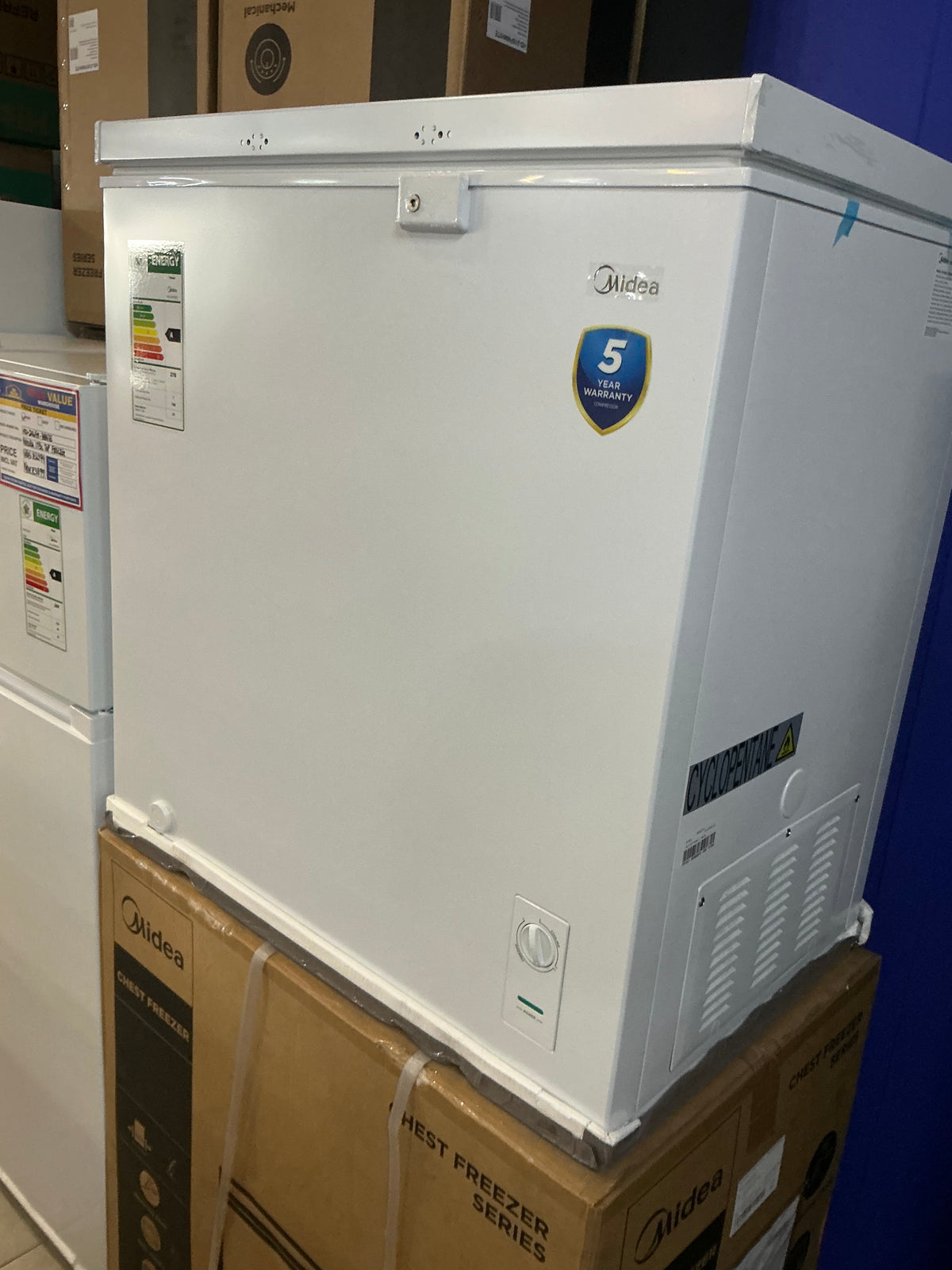 MIDEA 198 LITRE CHEST FREEZER HS-259CN WHITE R3999