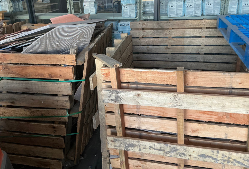 BROKEN TILES MIXED COLOURS & SIZES R500.00 PER PALLET