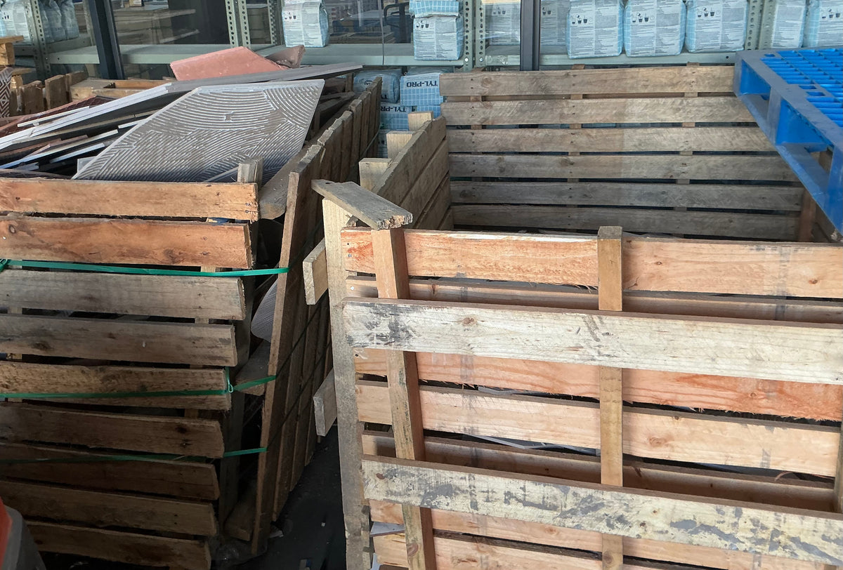 BROKEN TILES MIXED COLOURS & SIZES R500.00 PER PALLET