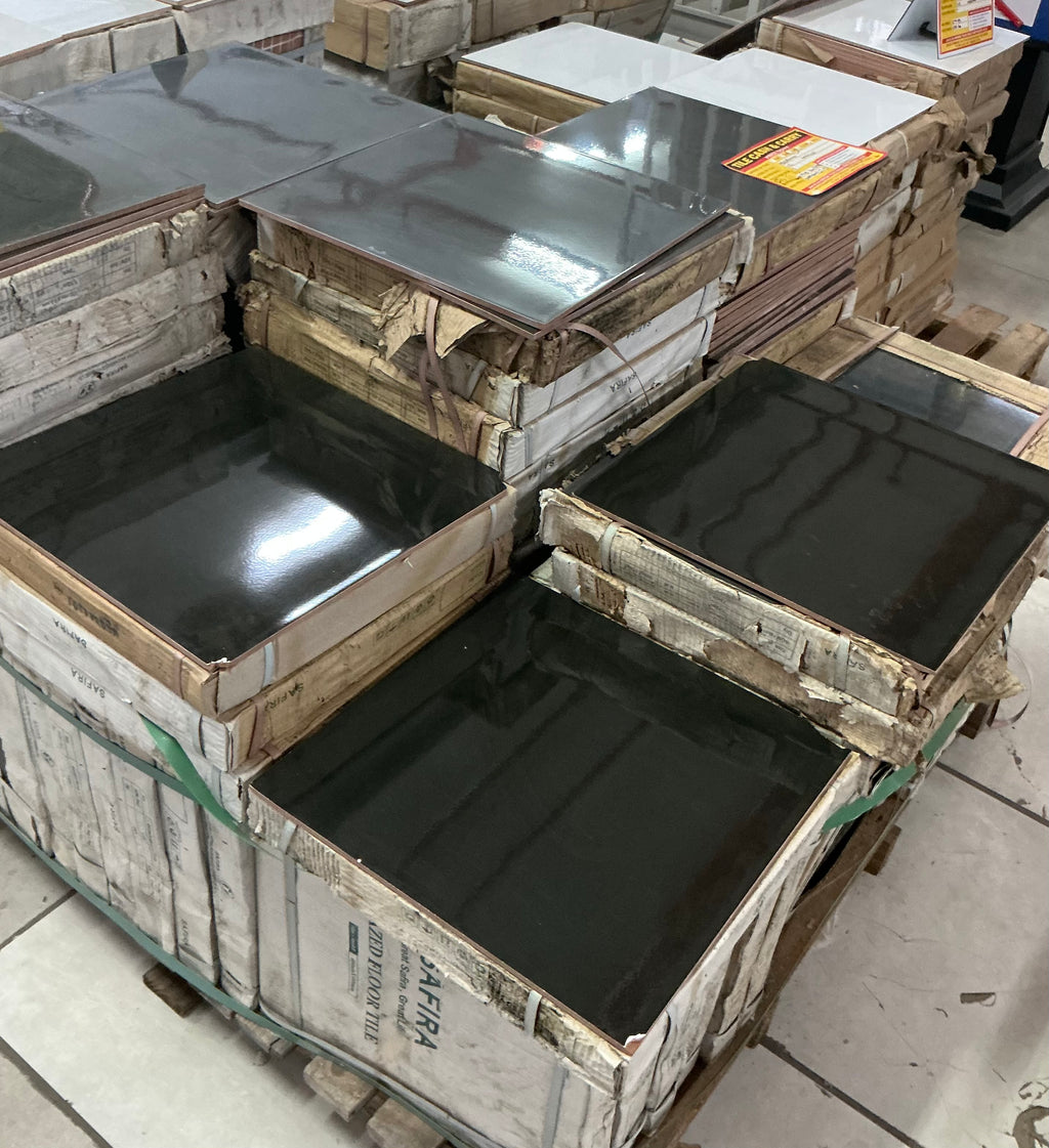 MQGB44101  SHINY BLACK C- GRADE SIZE 400 x 400 R49.95 M2 SOLD AS IS. ONE BOX COVERS 1.12 M2