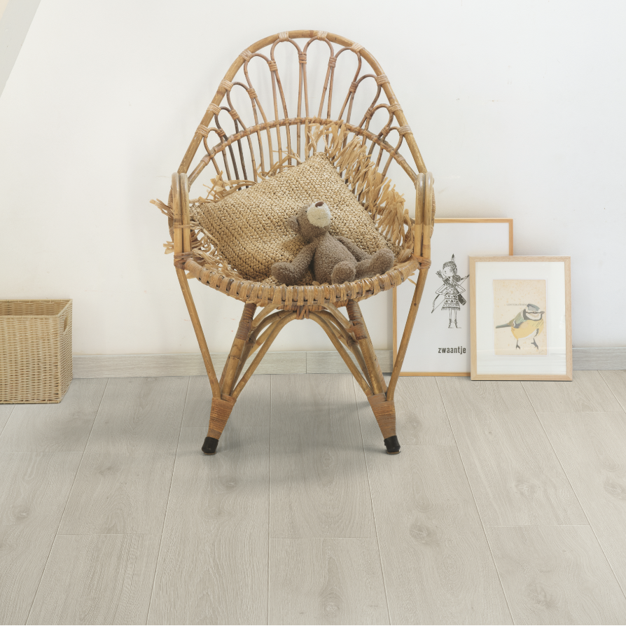 Vibrance V4 Laminate Floor Sterling Oak 32/AC4 (1261x244/8mm) 2.179m2/Box
